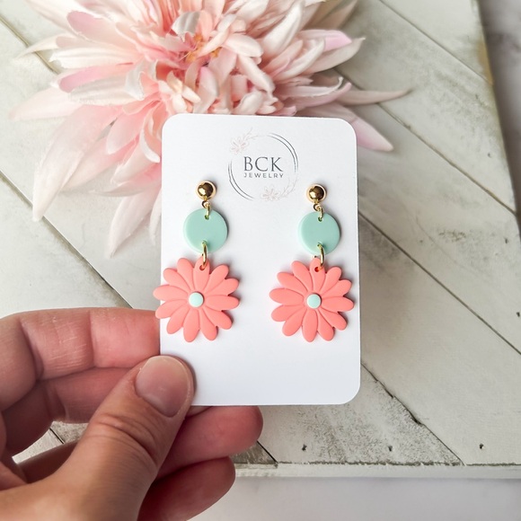 New Handmade Daisy flower earrings, statement earrings, bright earrings, unique - Picture 4 of 7